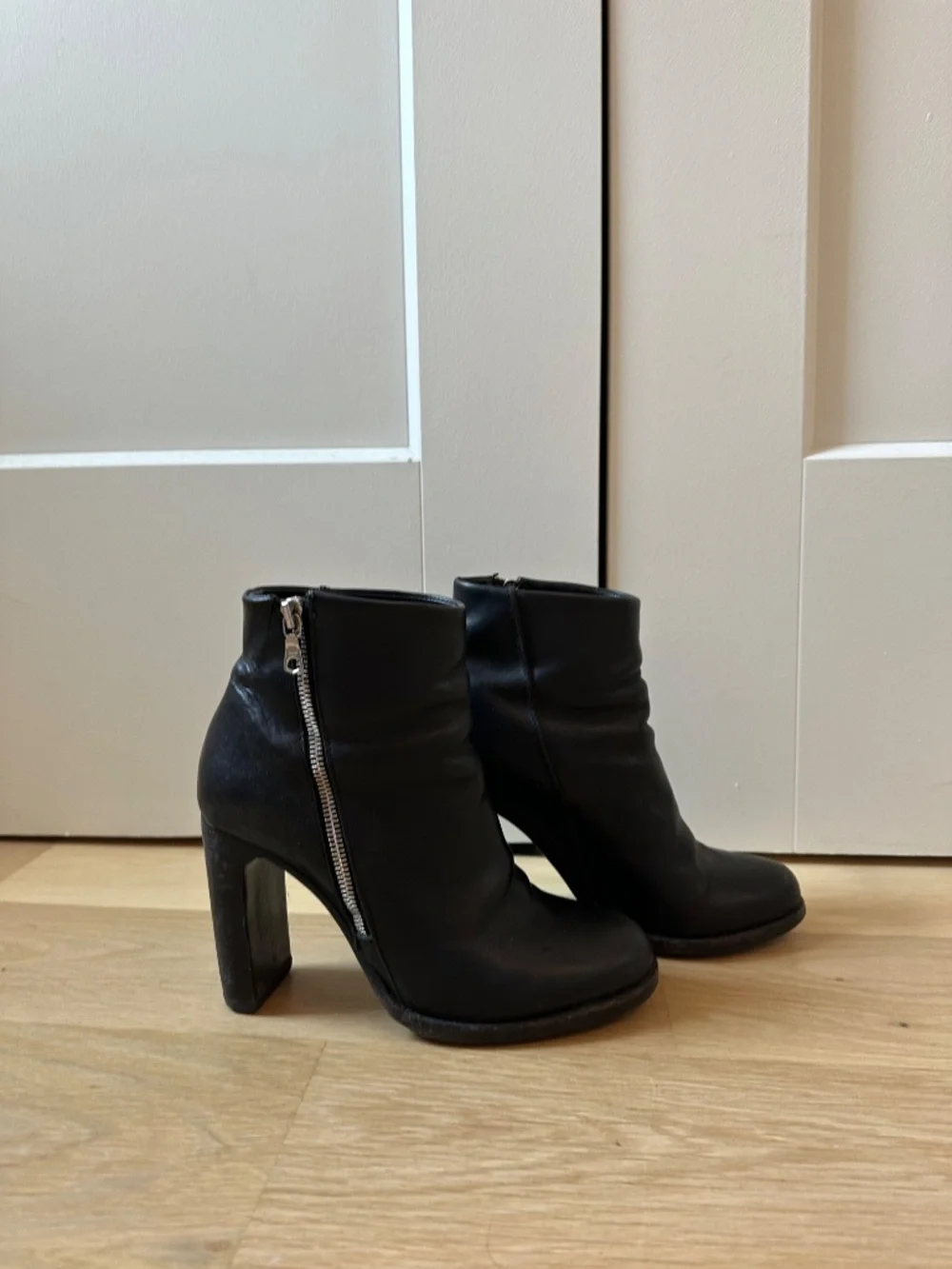 Rag & Bone Zippered Heel Ankle Boot Size 37.5